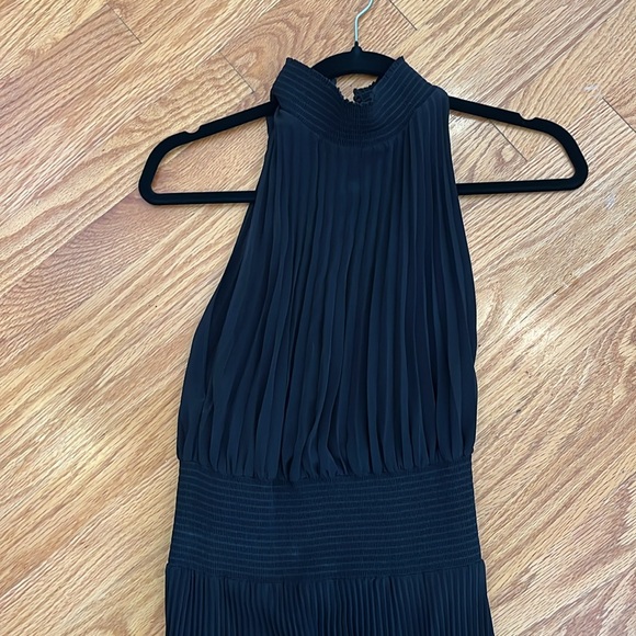 ALC Renzo Sleeveless Mock Neck Pleated Dress Size 4 Solid Black. Worn 1 time. - Picture 4 of 10